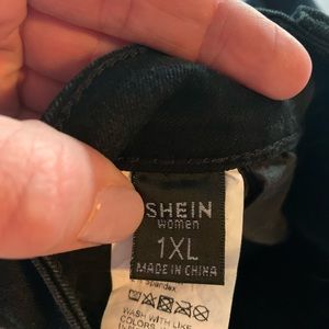 New black cropped high waisted jeans from Shein